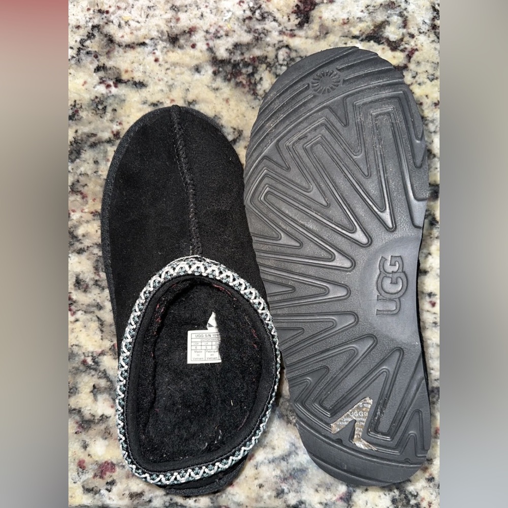 UGG Women's size 6 Tasman slippers